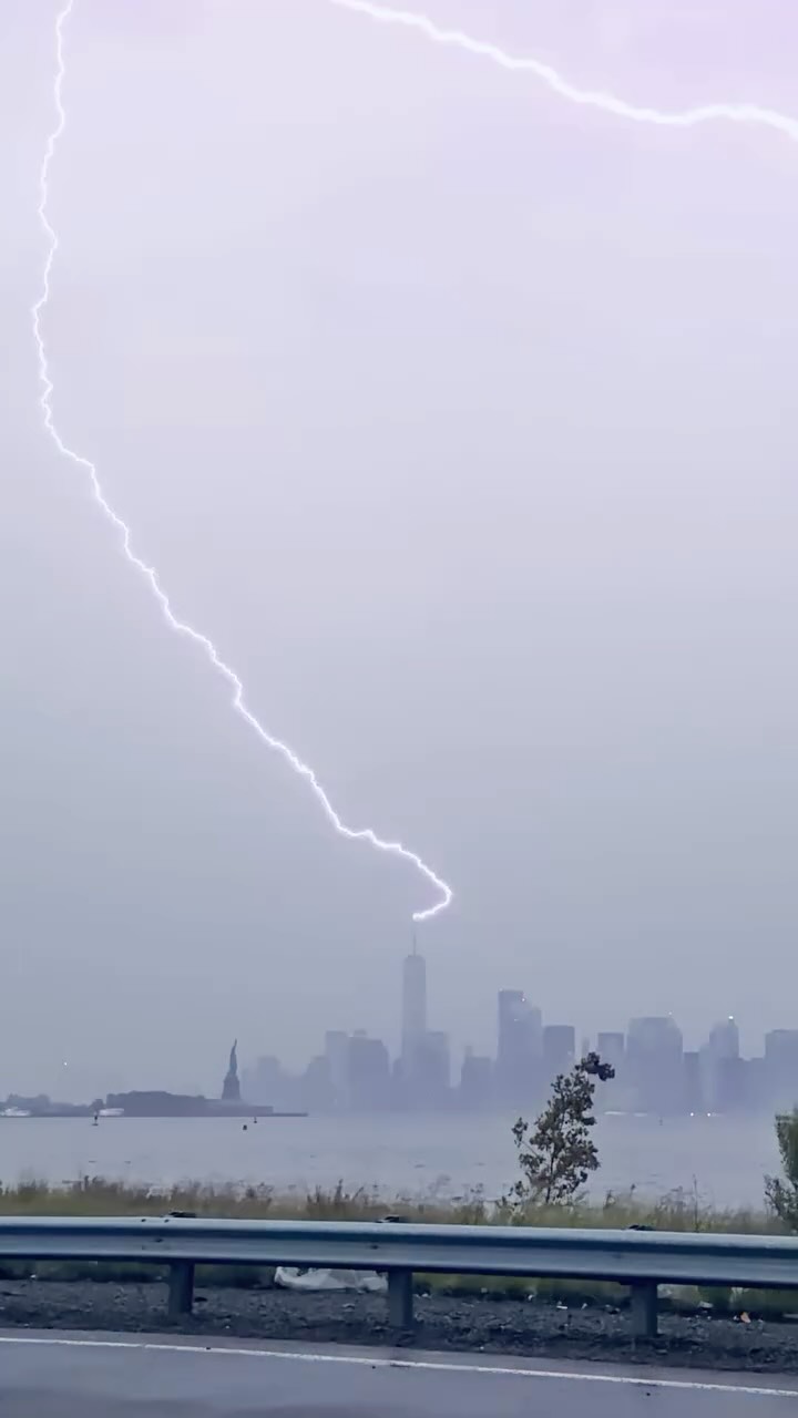Lightning striking One World Trade Center